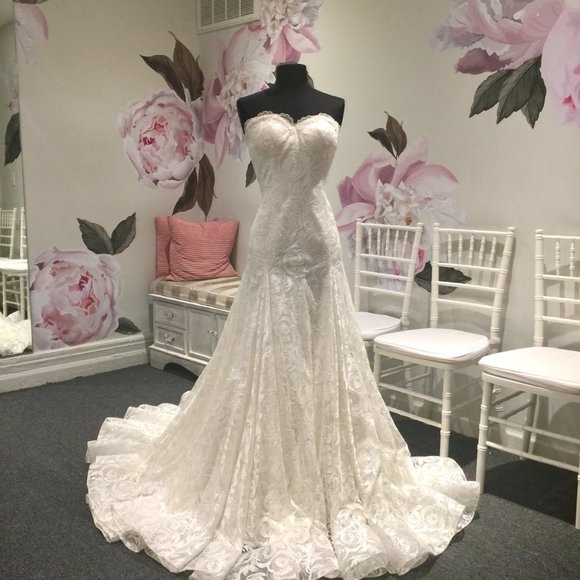 EUGENIA WEDDING GOWN! - Picture 3 of 8